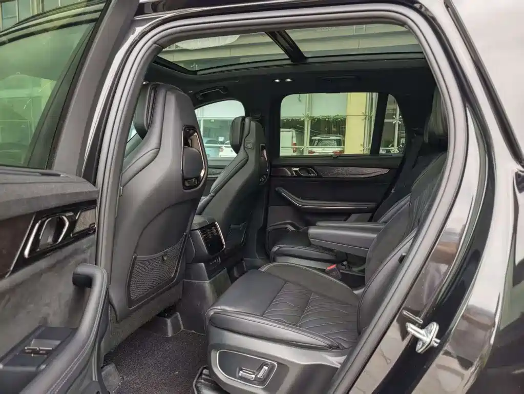 Lynk & Co 09 EM-P 2021 2.0T PHEV Ultra 6-seat