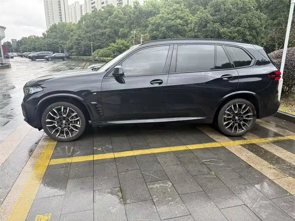 BMW X5 2023 xDrive 40Li M Sport Nightshade Package