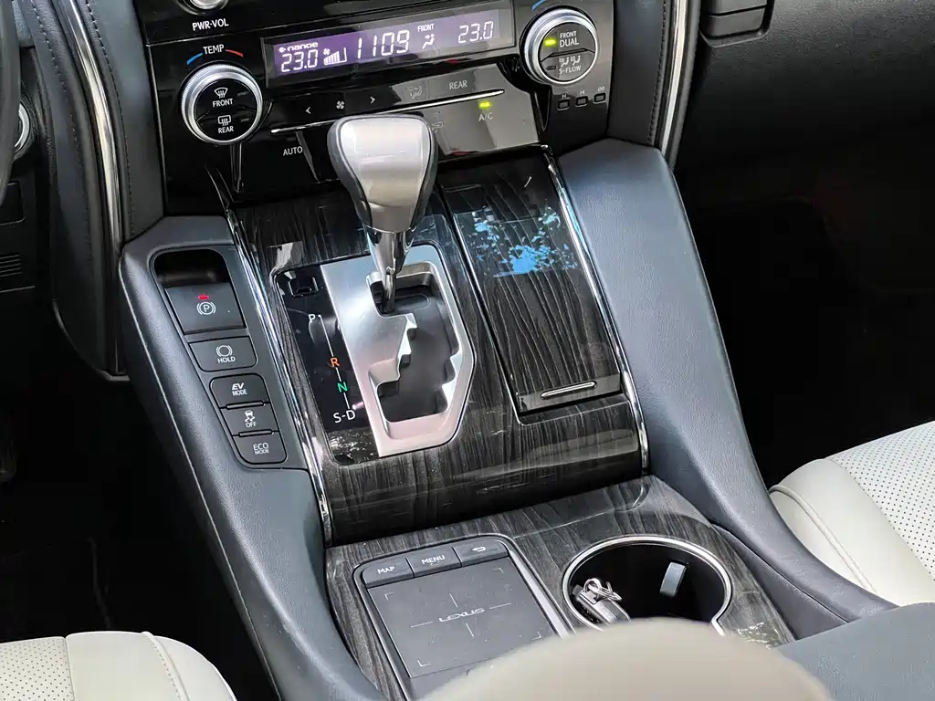 Lexus LM 2020 300h Four-Seater Imperial Edition