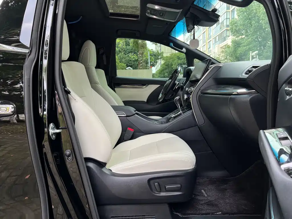 Lexus LM 2020 300h Four-Seater Imperial Edition