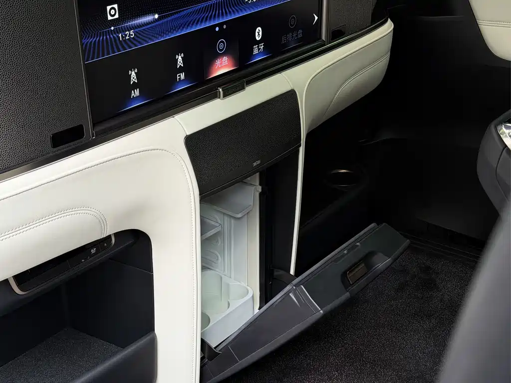Lexus LM 2020 300h Four-Seater Imperial Edition