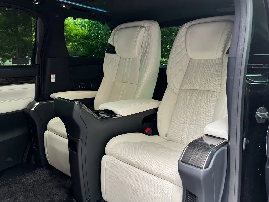 Lexus LM 2020 300h Four-Seater Imperial Edition