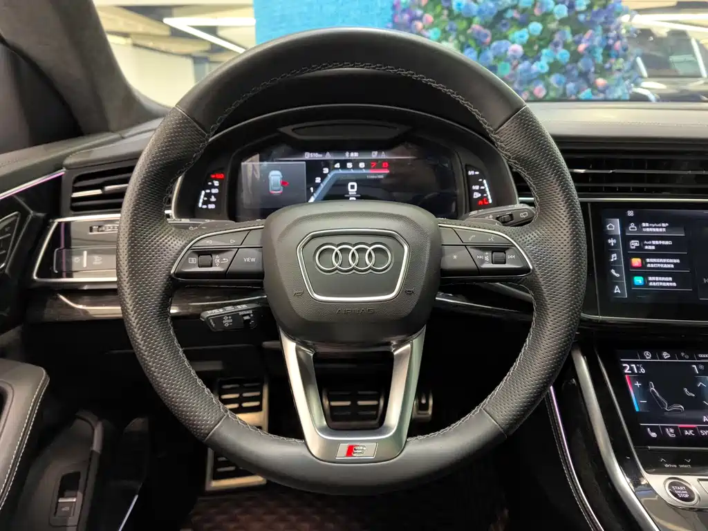 Audi Q8 2022 Dark Knight Hall Edition 55 TFSI