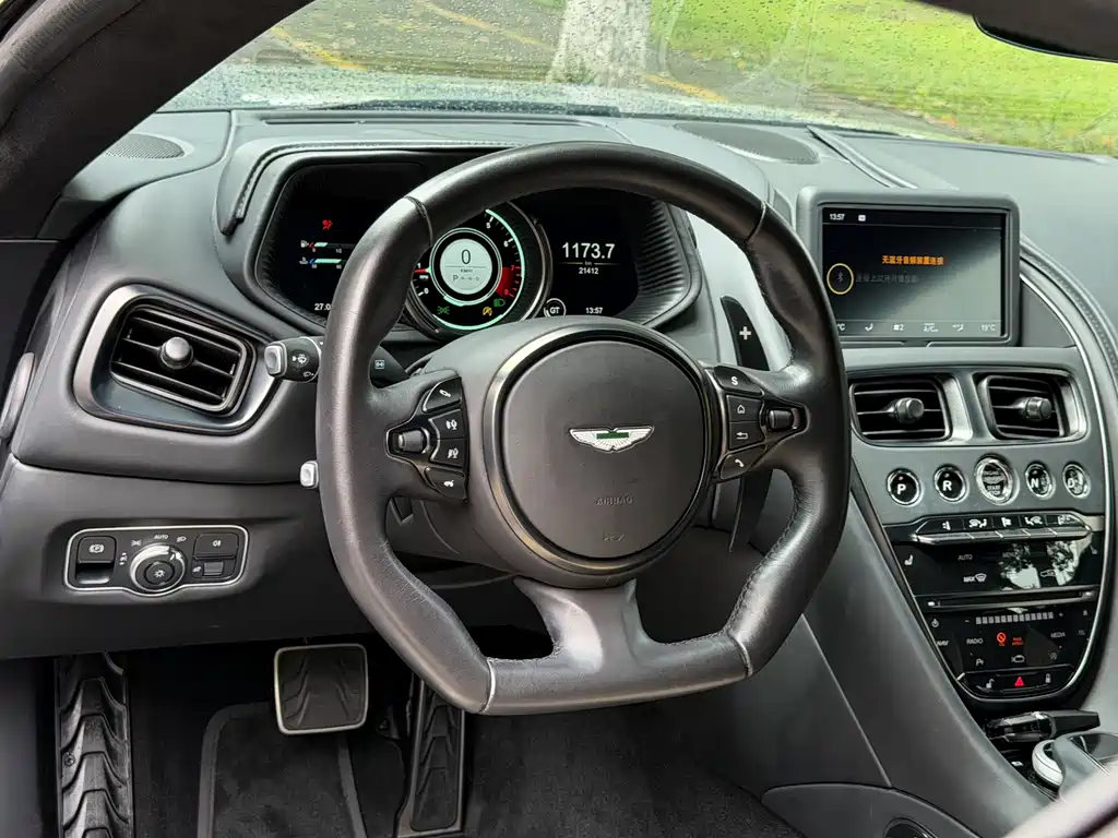 Aston Martin DB11 2022 Model 4.0T V8 Coupe