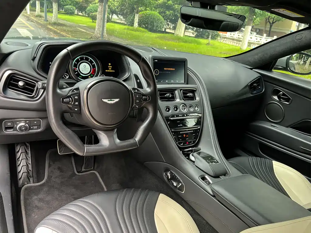 Aston Martin DB11 2022 Model 4.0T V8 Coupe