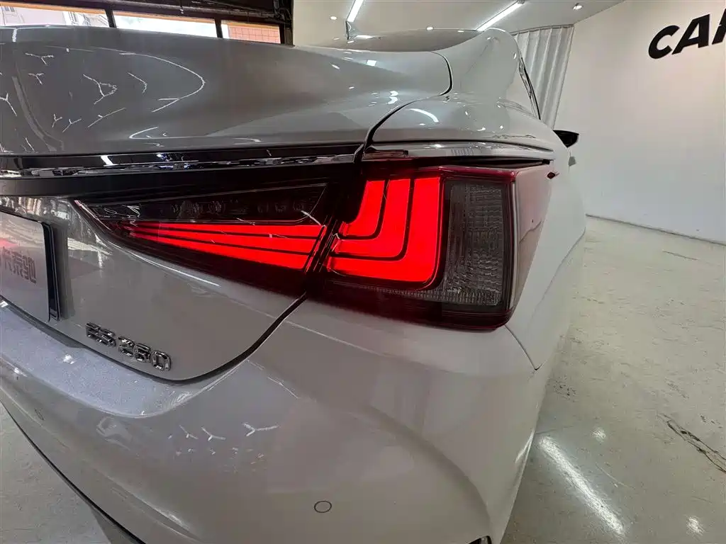 Lexus ES 2020 200 Excellence Edition
