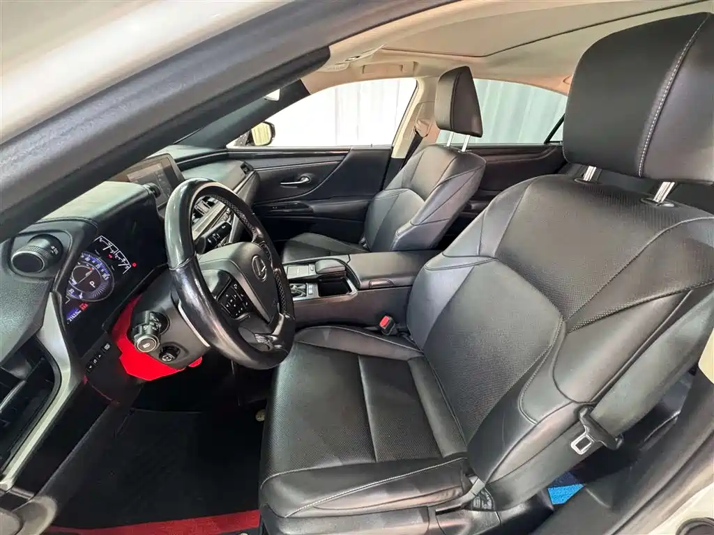 Lexus ES 2020 200 Excellence Edition