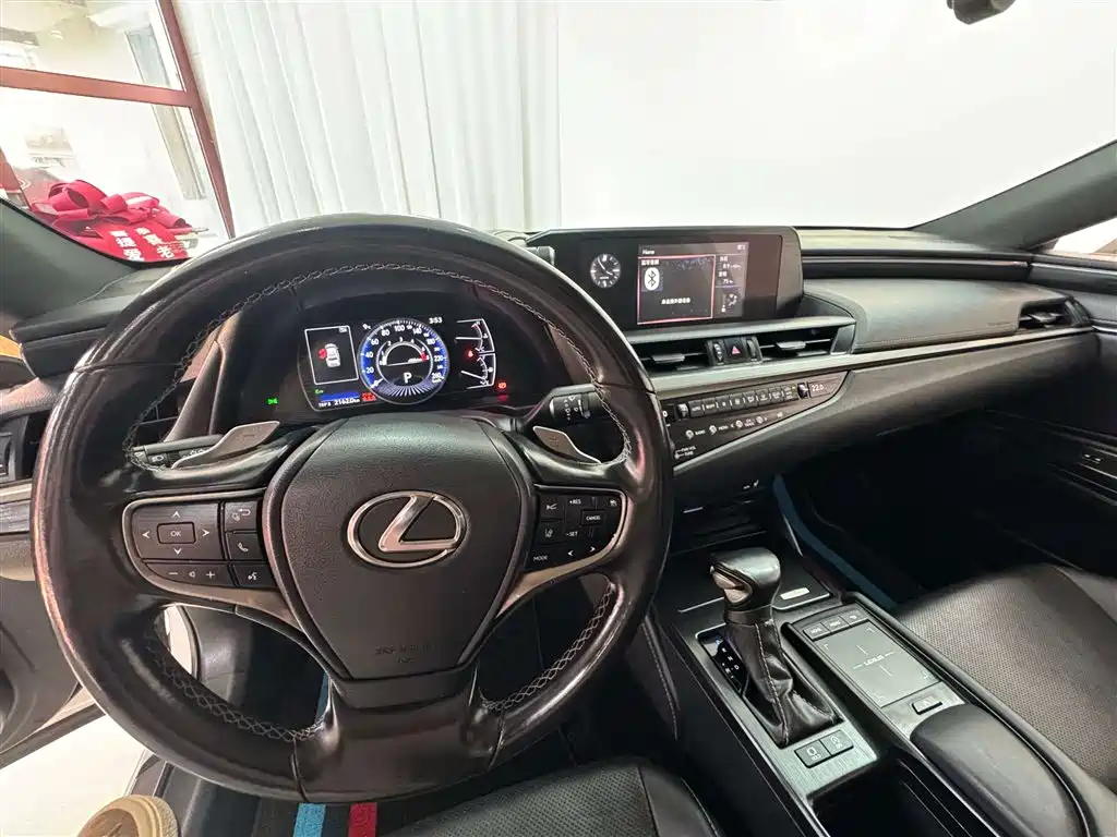 Lexus ES 2020 200 Excellence Edition