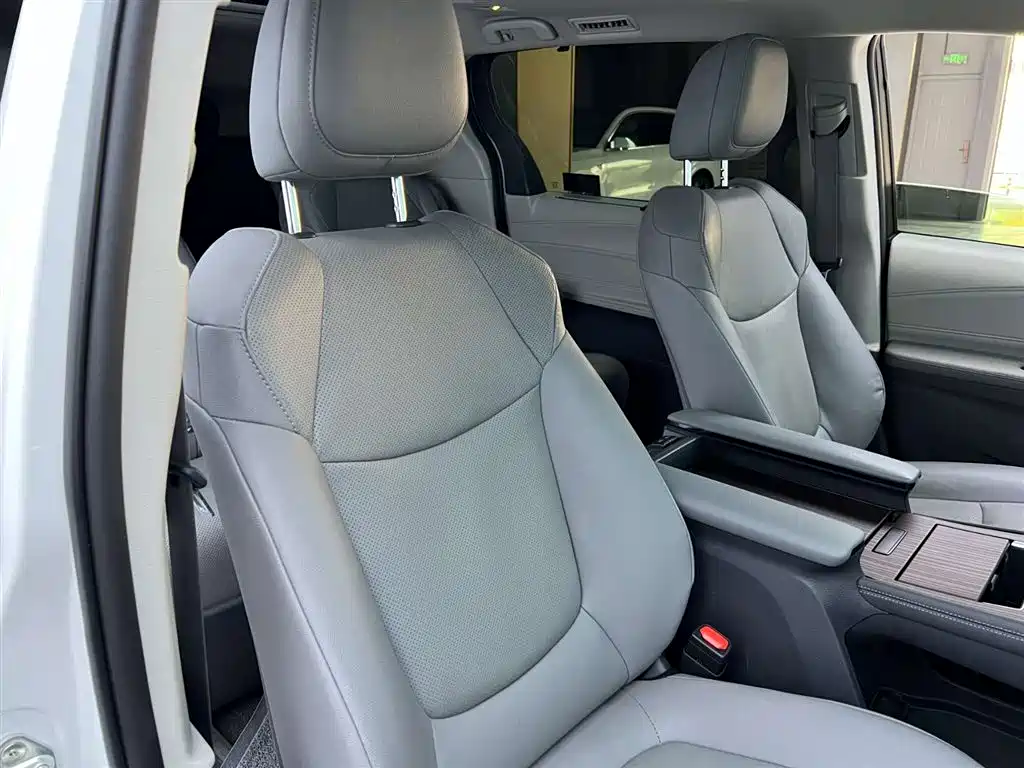 Gravita 2023 2.5L Hybrid Prestige PLUS Edition