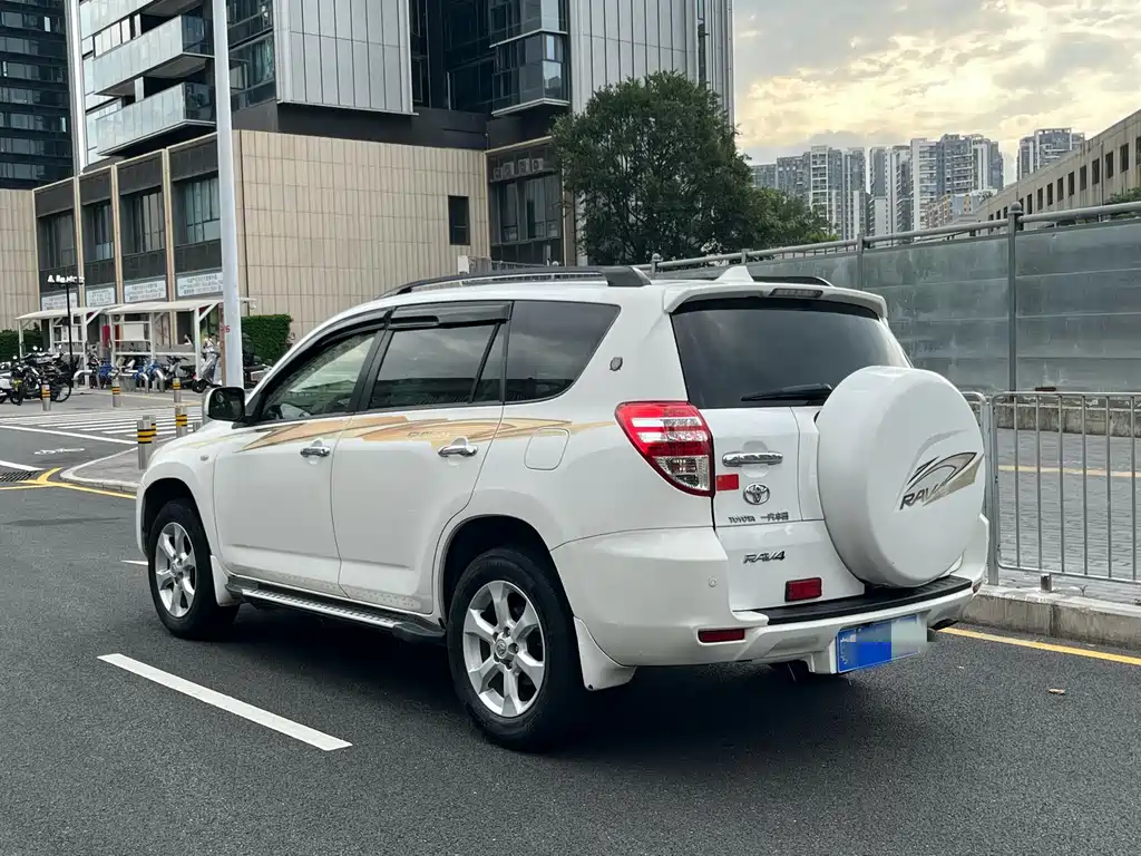 RAV4 Classic Edition 2011 2.0L Automatic