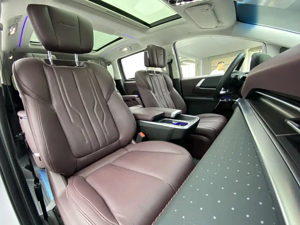 2023 Century 2.0T Six-Seater Yunshe Version