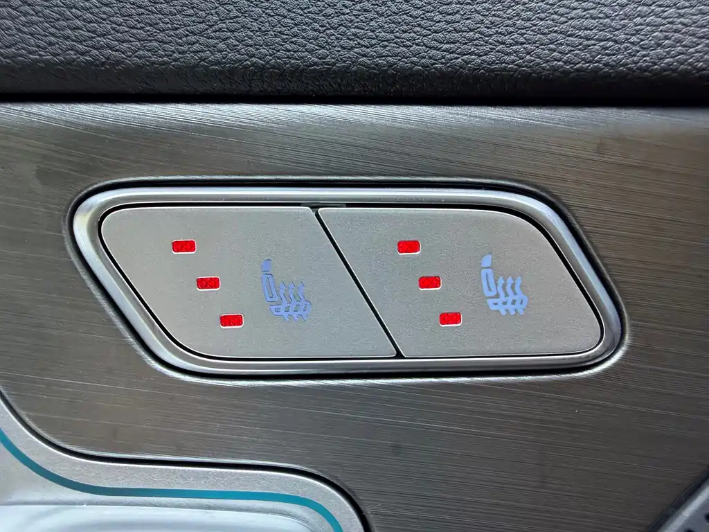 Jett X70 PLUS 2022 1.5T CVT Mountain 7-seater