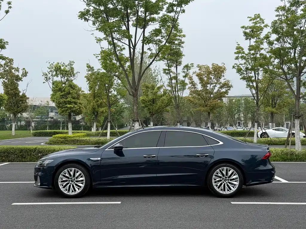 Audi A7L 2022 45 TFSI S-line Zhumeng Edition Flow Crystal Package