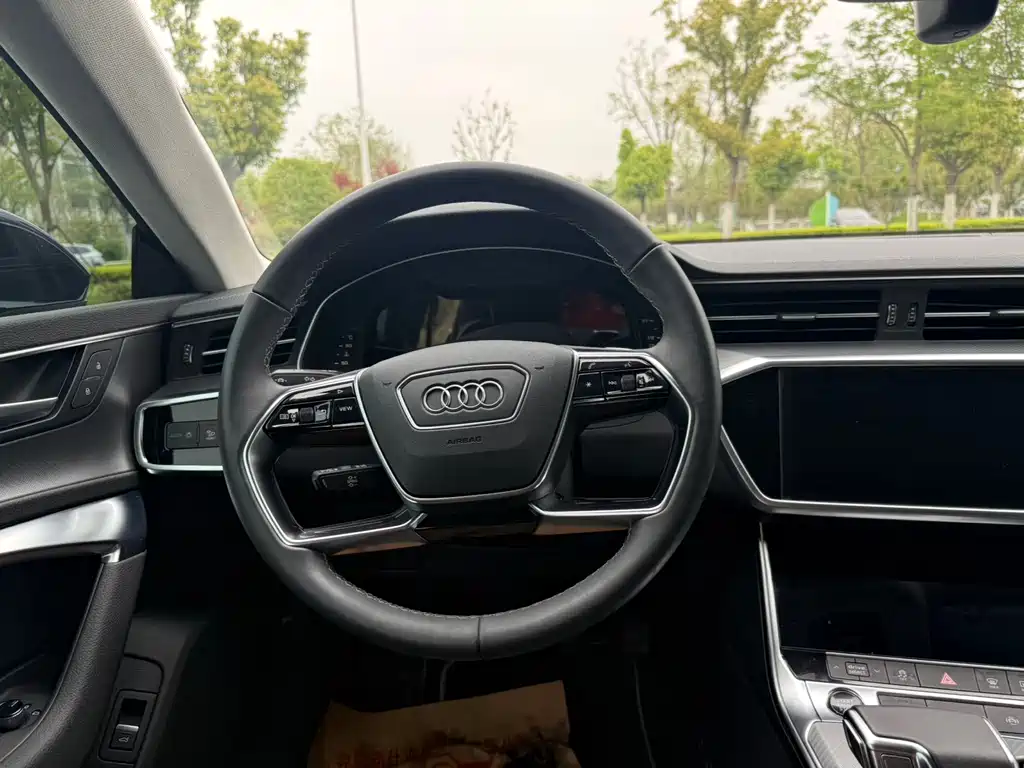 Audi A7L 2022 45 TFSI S-line Zhumeng Edition Flow Crystal Package
