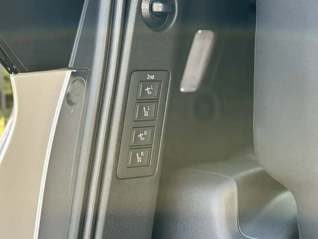 Alphard 2025款 Hybrid 2.5L Premium Gold Edition