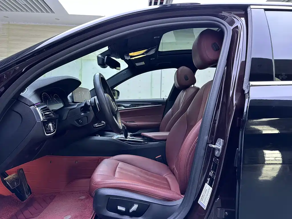 BMW 5 Series 2019 530Li Leading Edition M Sport Package