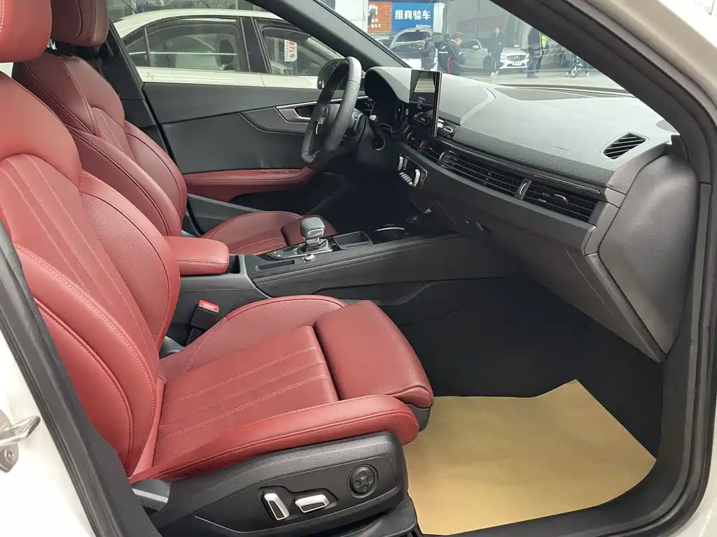 Audi A4L 2024 40 TFSI Luxury Dynamic Edition