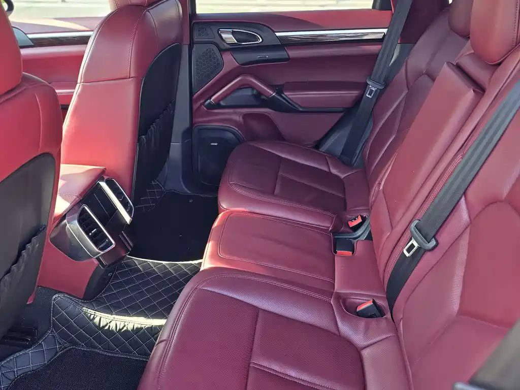 Cayenne 2014 Platinum Edition 3.0T