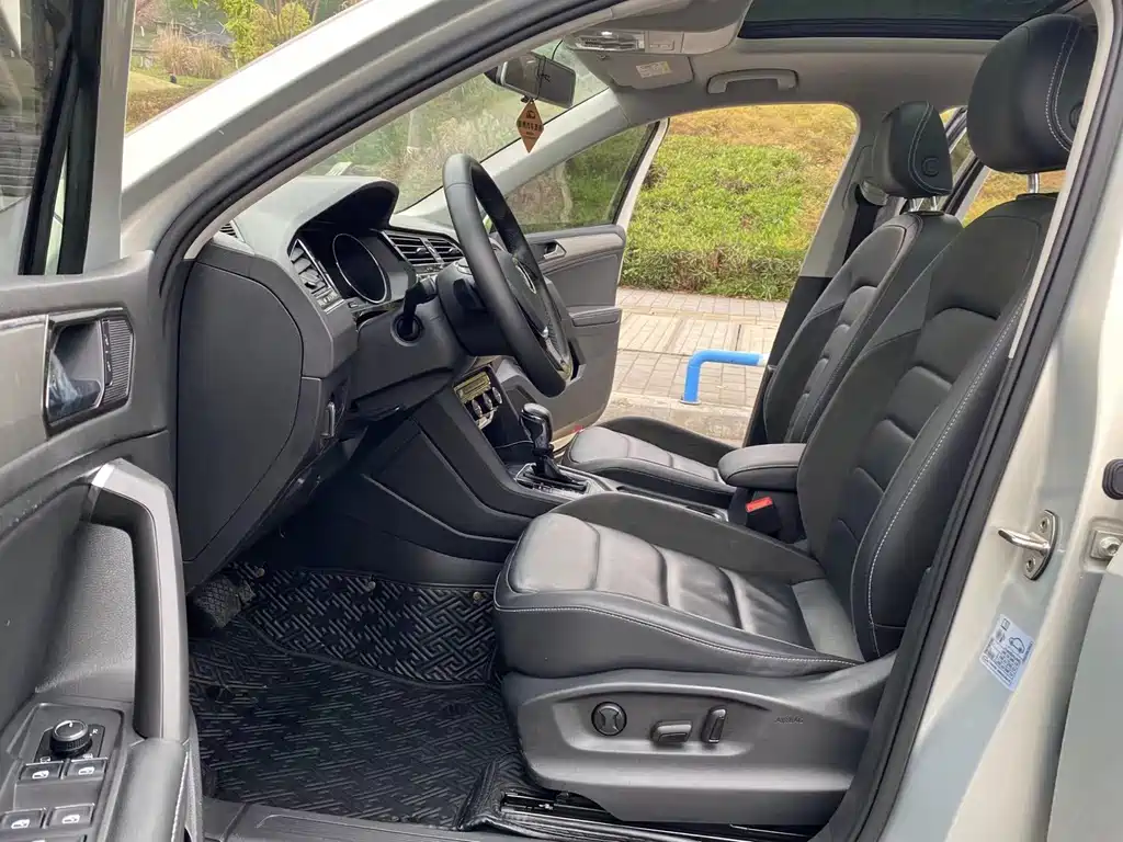 Tiguan L 2019 330 TSI Automatic Two-wheel Drive Panoramic Comfort Edition National VI