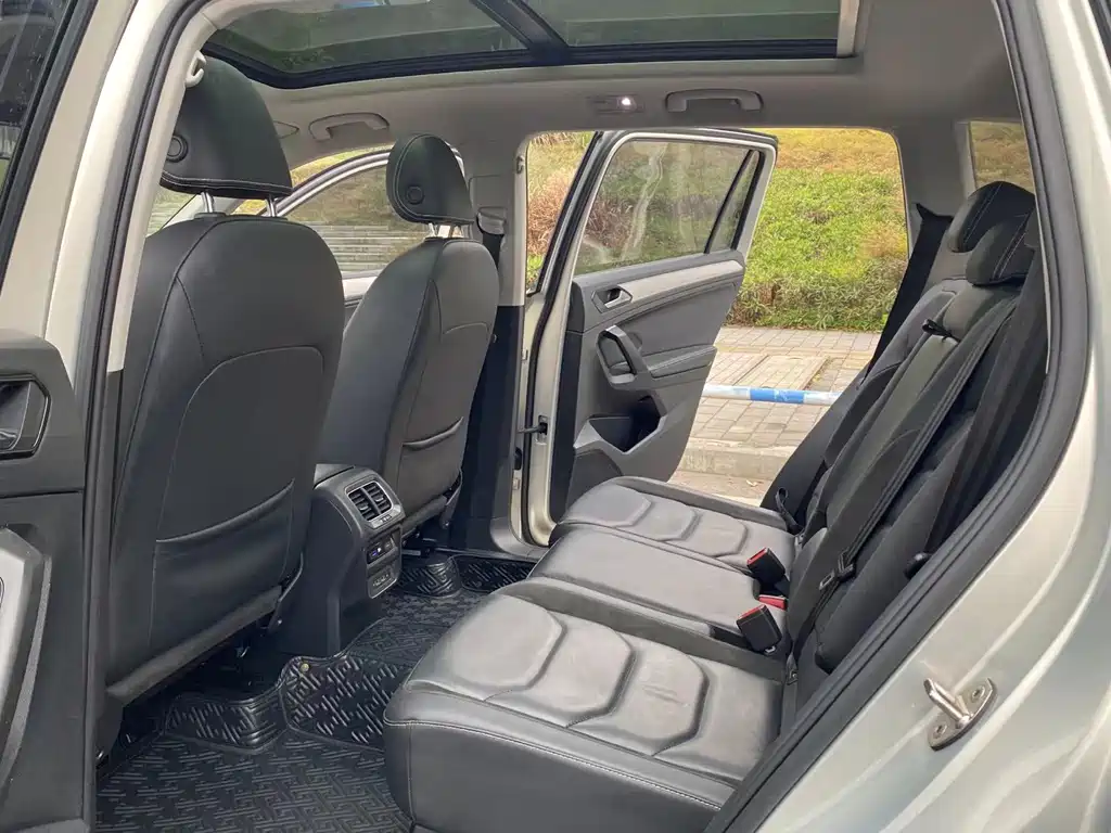 Tiguan L 2019 330 TSI Automatic Two-wheel Drive Panoramic Comfort Edition National VI