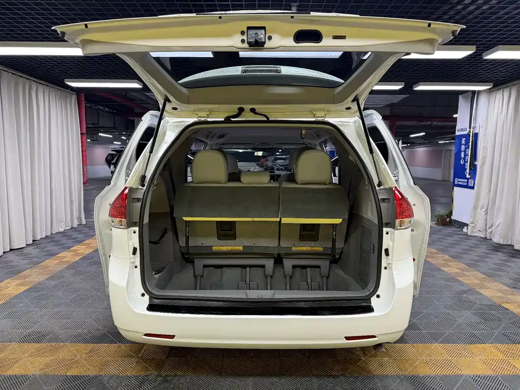 SIENNA 2015 3.5L 2WD LE