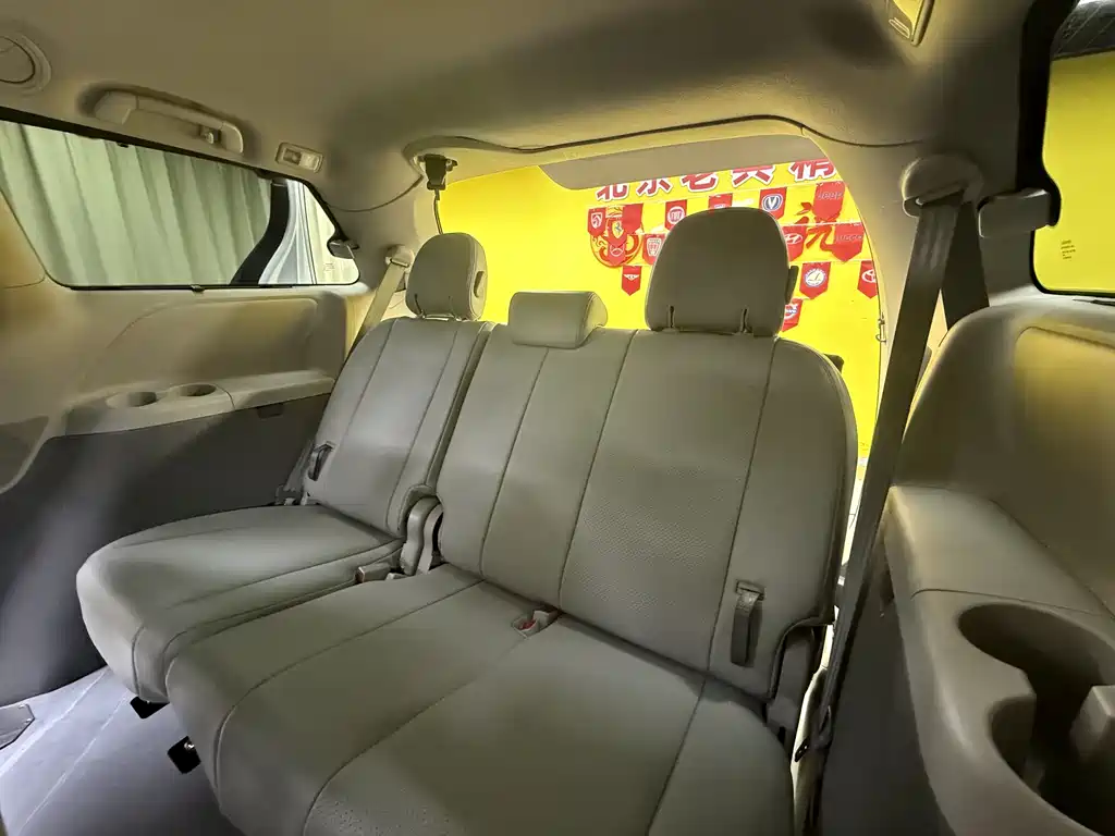 SIENNA 2015 3.5L 2WD LE