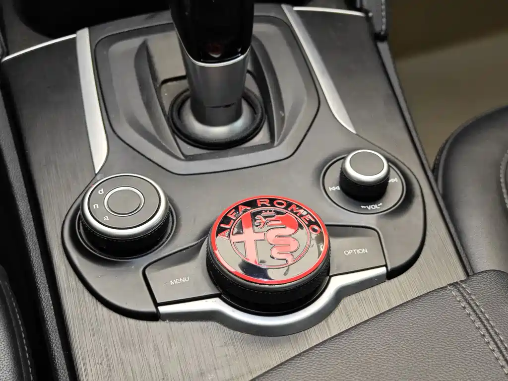 Stelvio 2017 2.0T 200HP Elite Edition