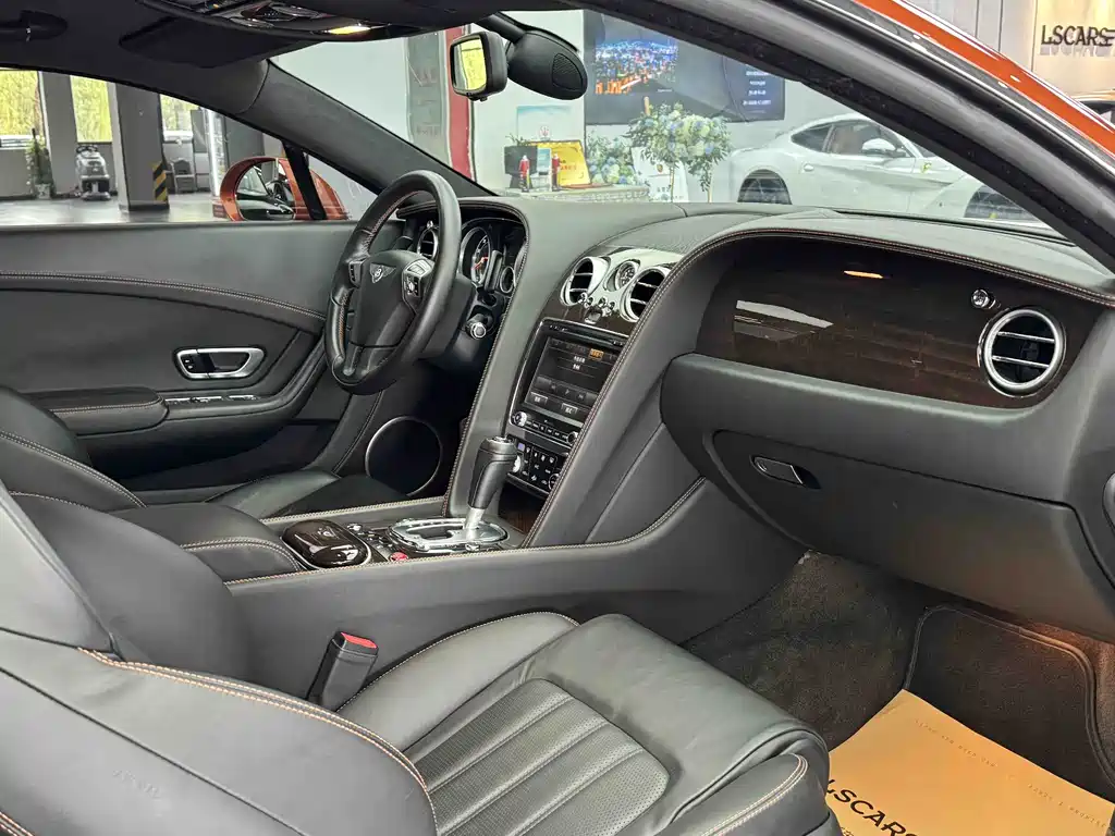 Audi A8 2012 4.0T GT V8
