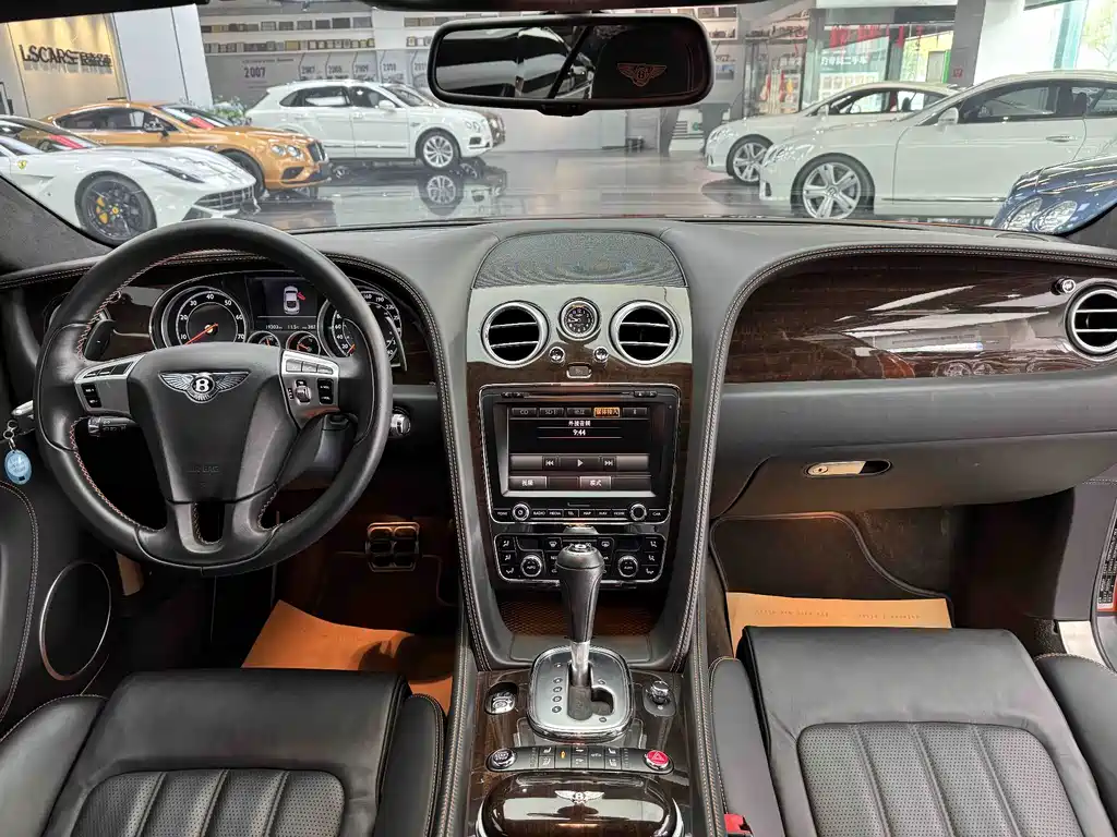 Audi A8 2012 4.0T GT V8