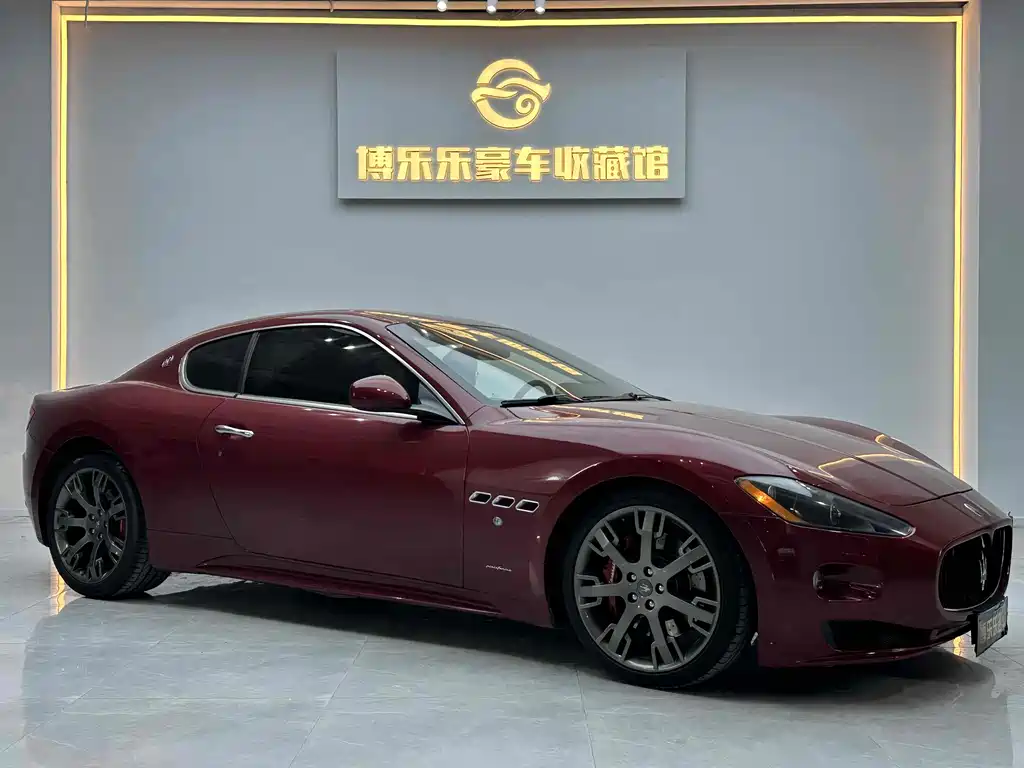 Gran Turismo 2009 4.7L Sport Automatic