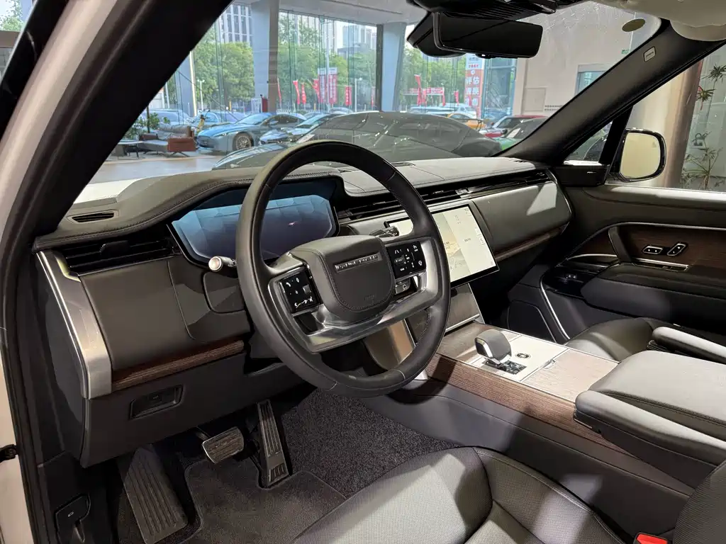 Range Rover 2024 Edition 3.0 L6 400PS Grand Extended Version