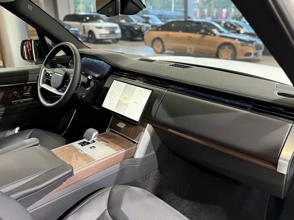 Range Rover 2024 Edition 3.0 L6 400PS Grand Extended Version