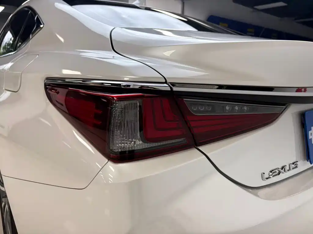Lexus ES 2020 200 Excellence Edition