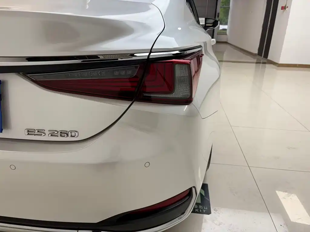 Lexus ES 2020 200 Excellence Edition