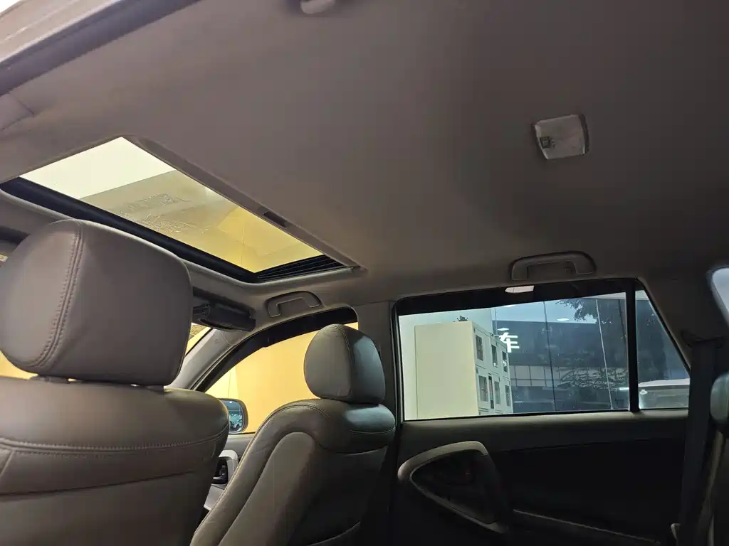 RAV4 2009 Luxury Automatic Edition