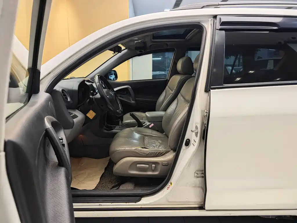 RAV4 2009 Luxury Automatic Edition