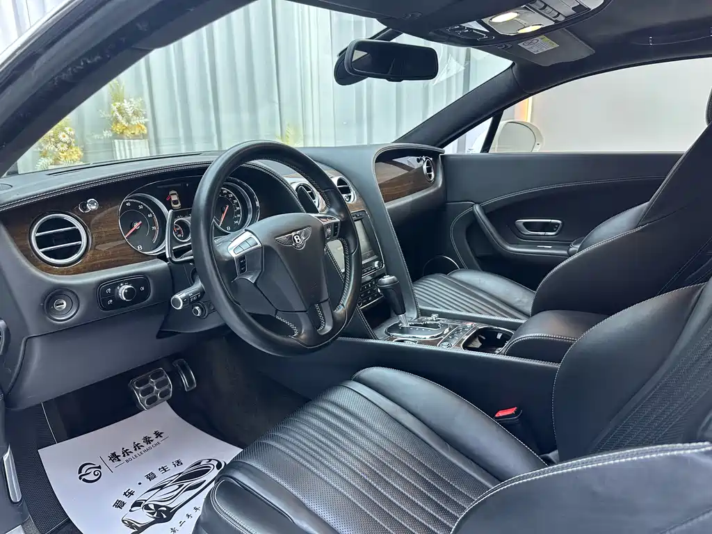 Audi A8 2017 model 4.0T GT V8 standard edition