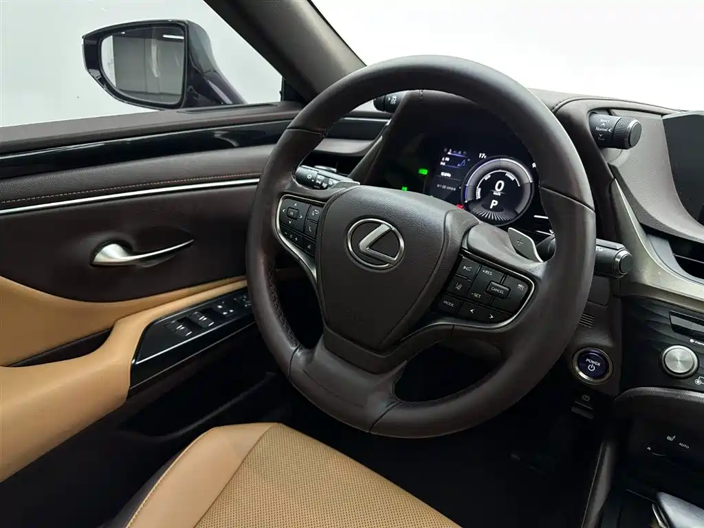 Lexus ES 2020 300h Excellence Edition