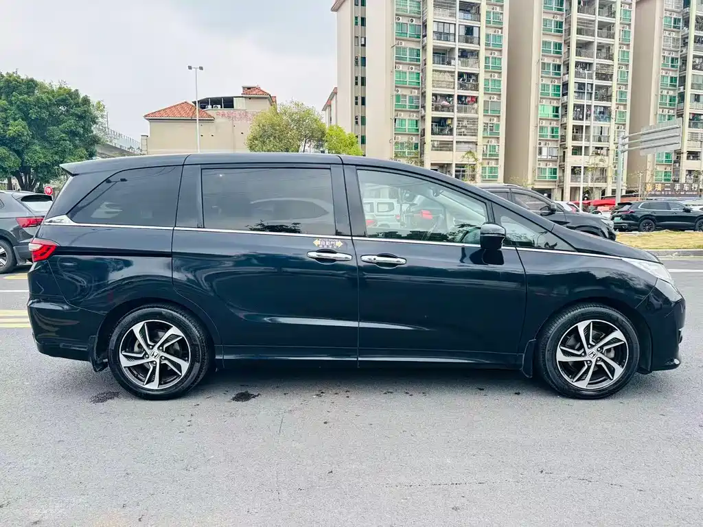 Odyssey 2015 model restyled 2.4L Grand Touring Edition