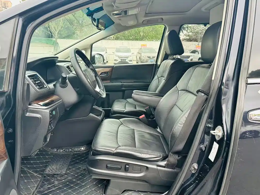 Odyssey 2015 model restyled 2.4L Grand Touring Edition