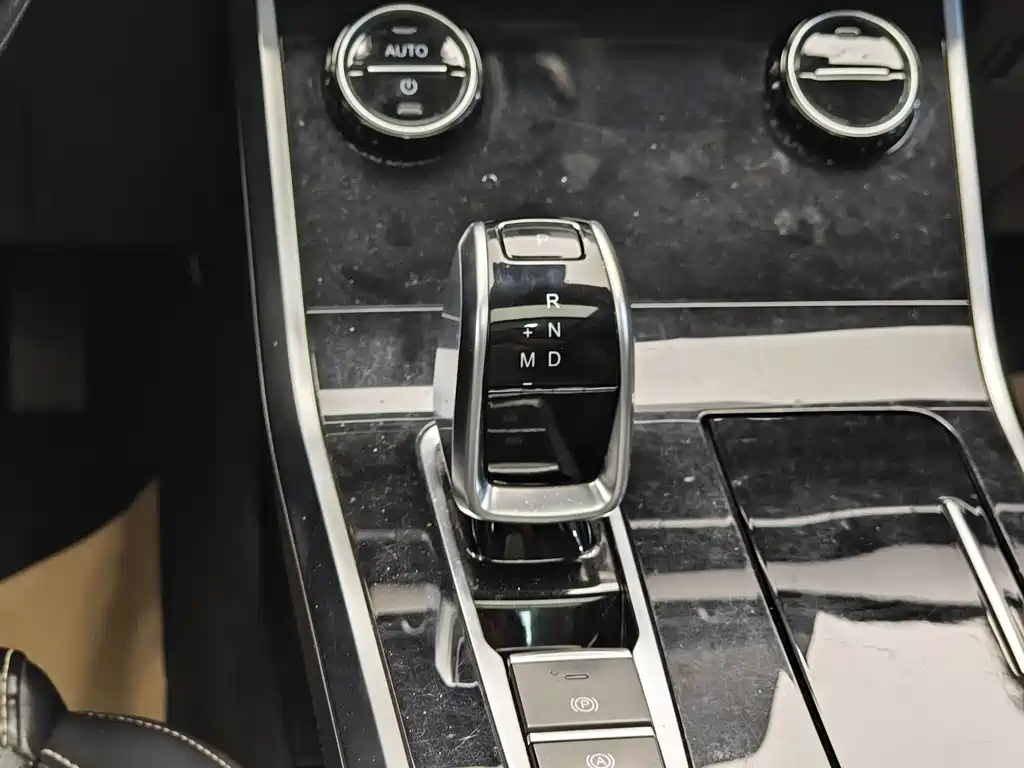 Huayue 8 2019 1.6TGDI Automatic Luxury Edition