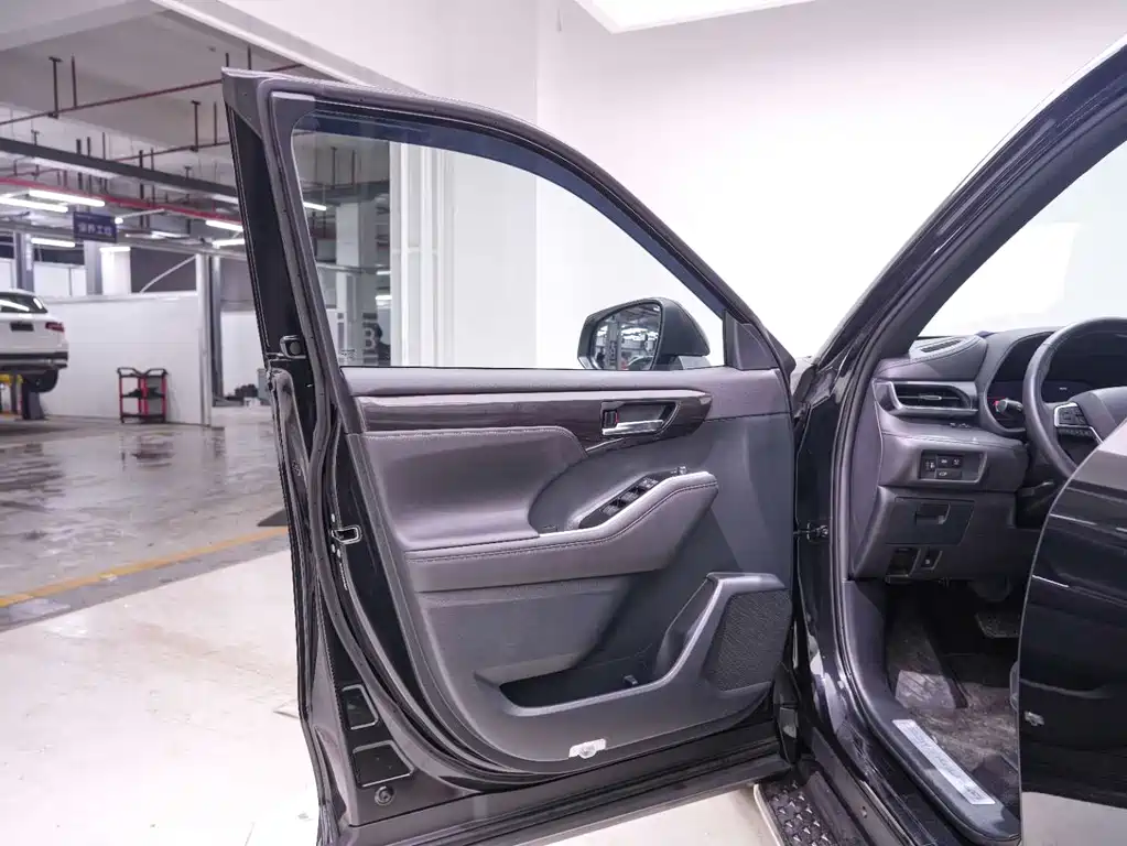 Land Cruiser 2021 2.5L HEV 4WD尊贵版