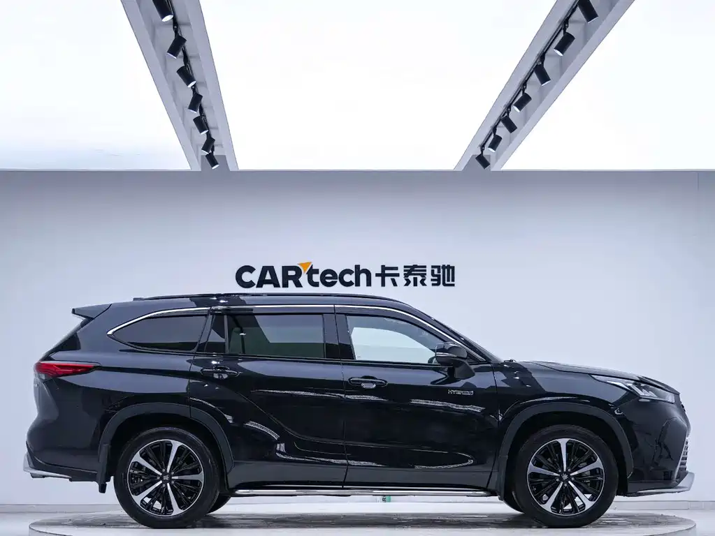Land Cruiser 2021 2.5L HEV 4WD尊贵版