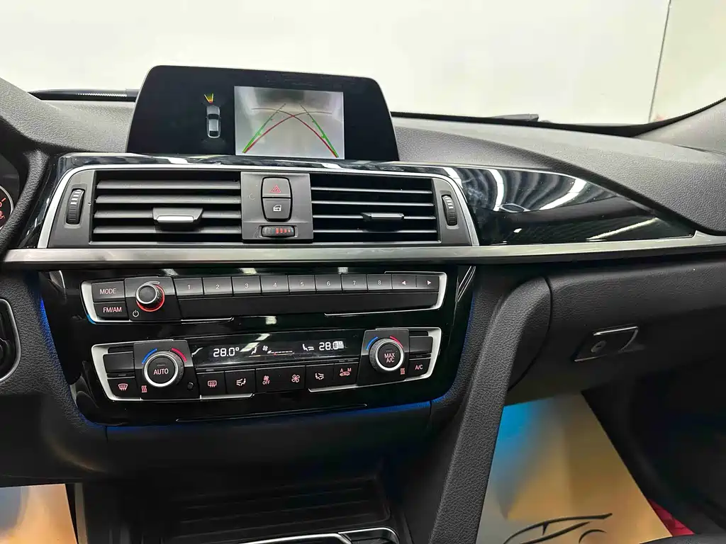 BMW 3 Series GT 2018 320i Sport Line