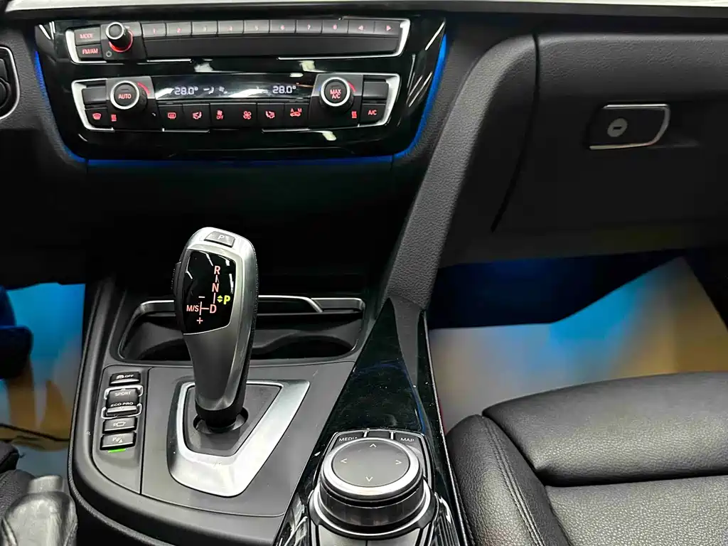 BMW 3 Series GT 2018 320i Sport Line