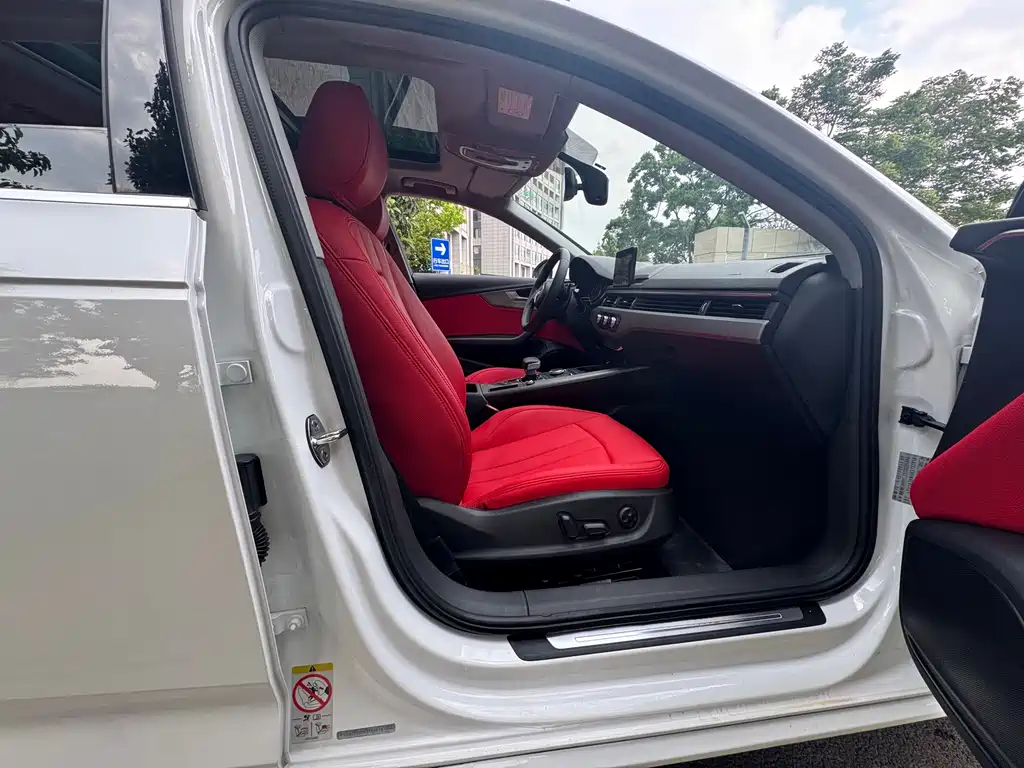 Audi A4L 2019 40 TFSI进取型国V