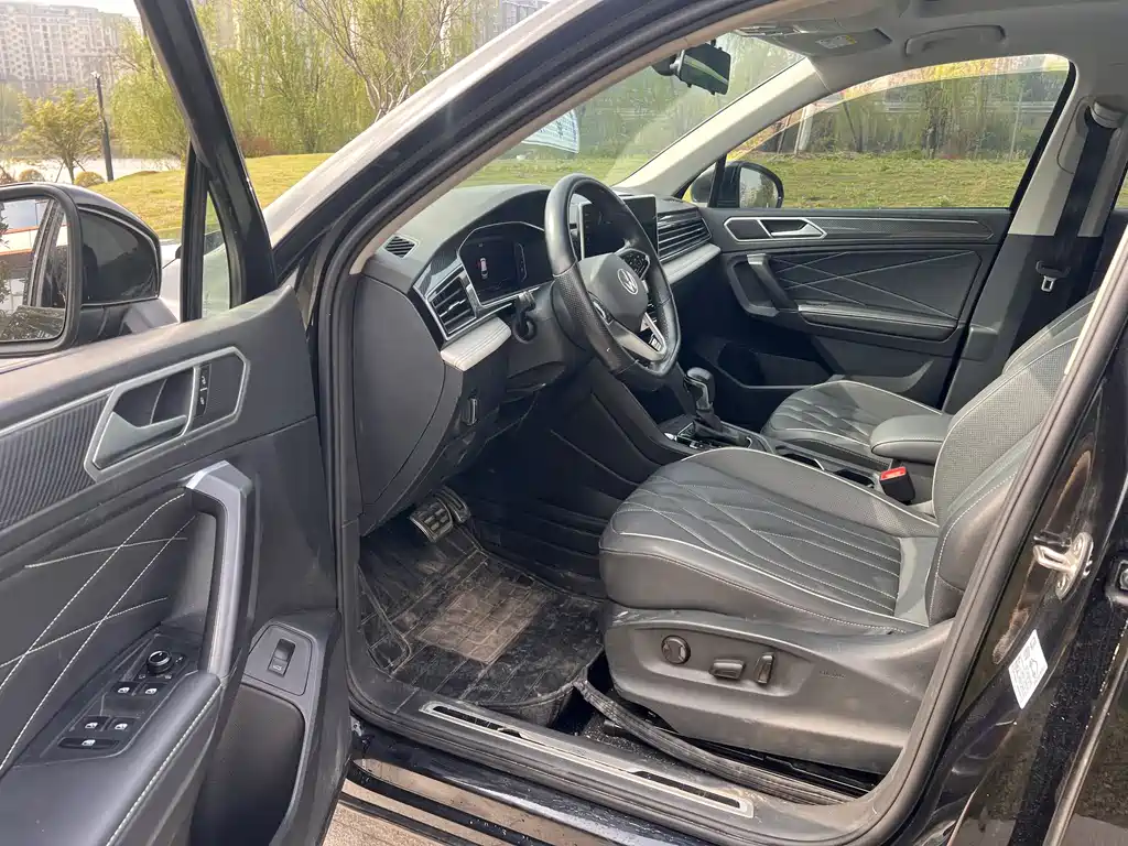 Tiguan L 2022 330 TSI Automatic 2WD R-Line Enjoyment Edition