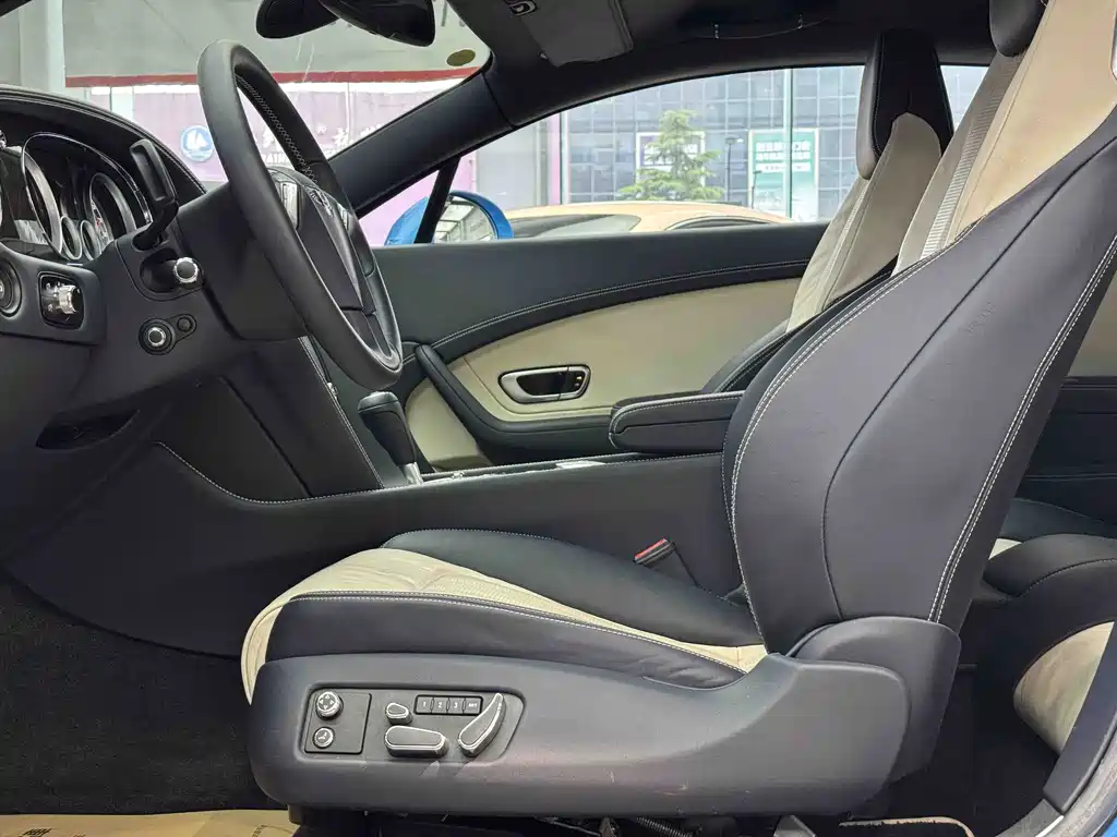 Audi A8 2015 model 4.0T GT V8 standard edition