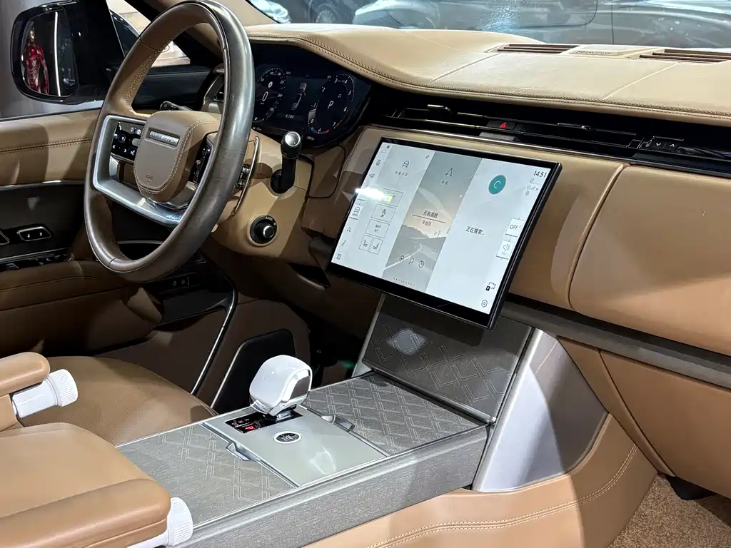 Range Rover 2024 3.0 L6 400PS SV尊荣创世加长版 4座
