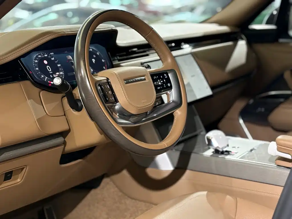 Range Rover 2024 3.0 L6 400PS SV尊荣创世加长版 4座